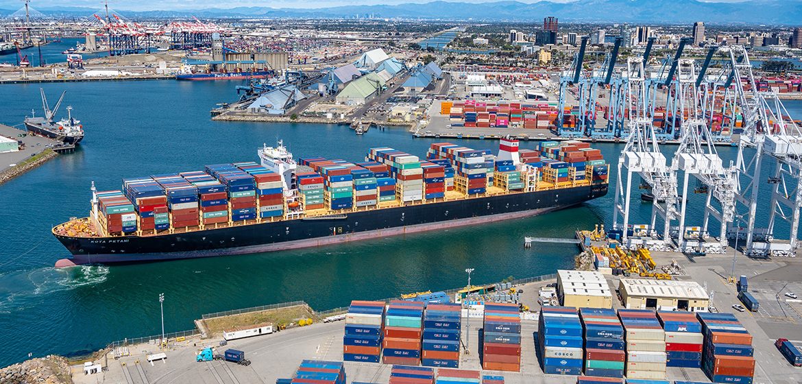Containerschip PIL in Long Beach